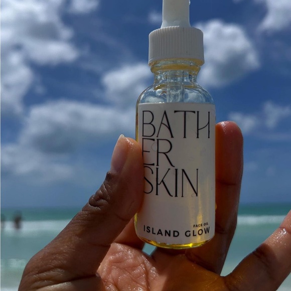 ISLAND GLOW face oil by BATHER @batherskincare - Picture 3 of 9